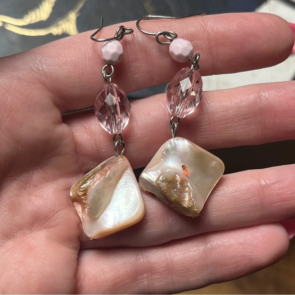 Vintage y2k 00s Pink Beaded Freshwater Pearl Dangle Earrings D2 - Picture 3 of 6